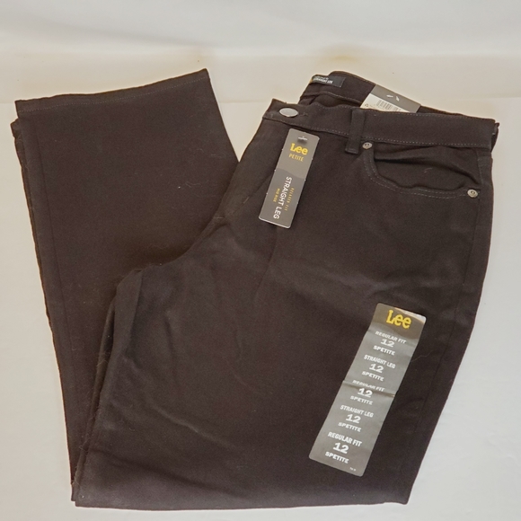 Lee Women's Petite Relaxed Fit Straight Leg Jeans - Picture 2 of 11